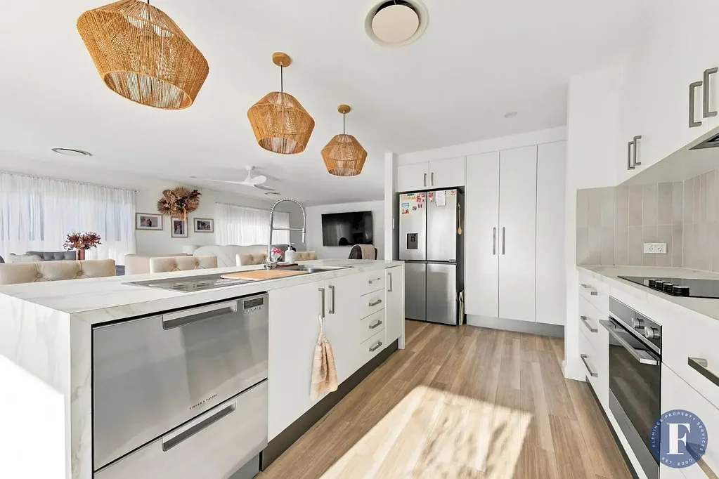 Parkes 4બેડરૂમ Spacious Family home with a sense of Luxury