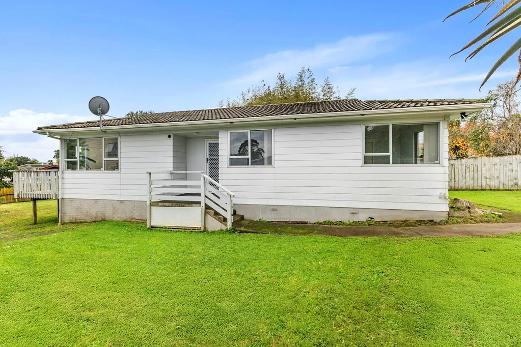 Manurewa 3ห้องนอน Freehold 930m2 with Space for Sleepout!