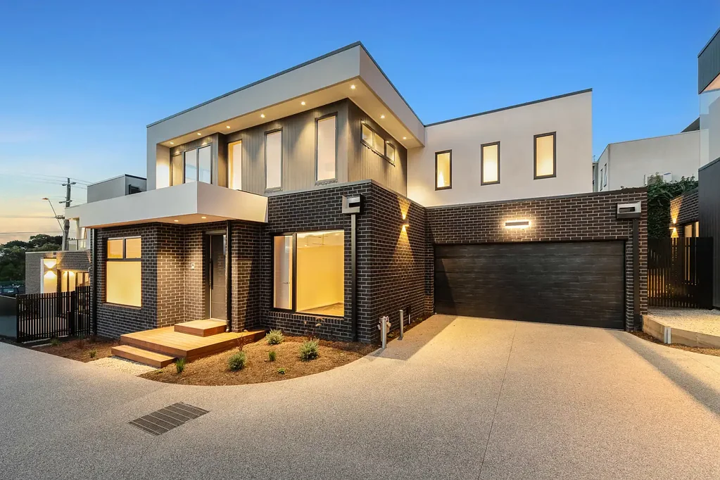 Mccrae 4房 建筑师设计现代宅 四卧三卫带客房套房 SMEG厨房 开放式起居 私人阳台 靠近McCrae Village 低维护庭院 Coastal Convenience Meets Modern Living