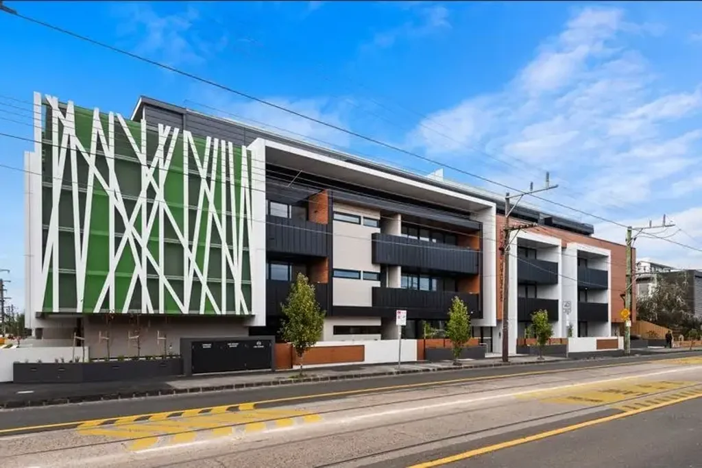 Furnished 2 Bedroom + Parking + Storage in Prime Location
