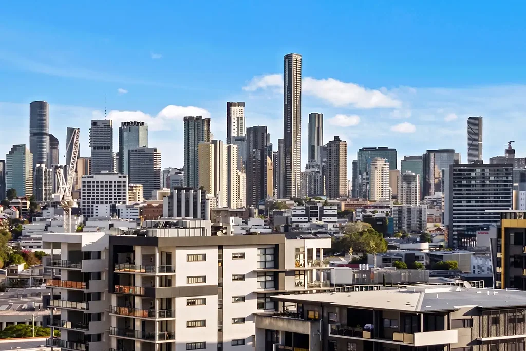 STUNNING APARTMENT WITH UNINTERRUPTED CITY VIEWS!