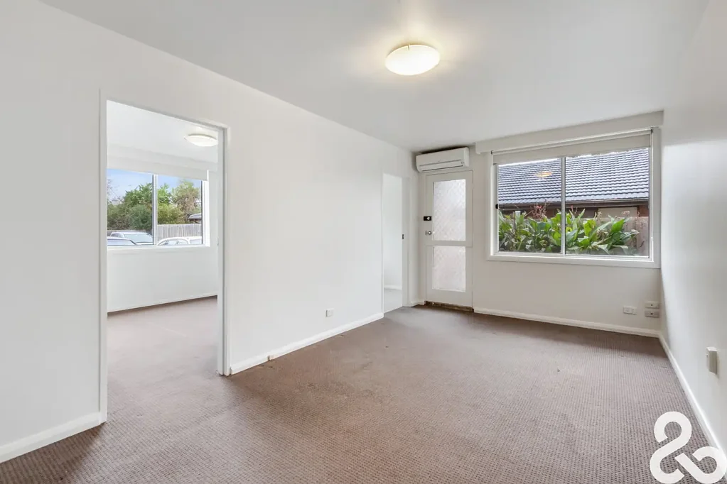 Sensational Ground Floor Apartment in Great Location!