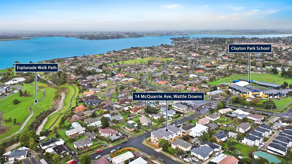 Wattle Downs 3部屋 Spacious Home with Coastal Views!