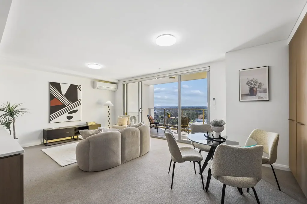 Warwick Farm 2Kwarto Oversized Modern Apartment Offering Space, Style & Convenience