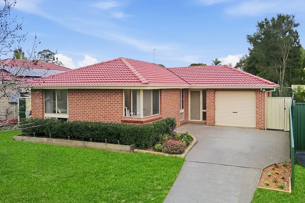 Glendenning 3कमरा Best Location - 200meters to St Francis Assisi SchoolNeat & Tidy 3 Bedroom Home with Beautiful Landscaped Backyard | Land Area 450m2