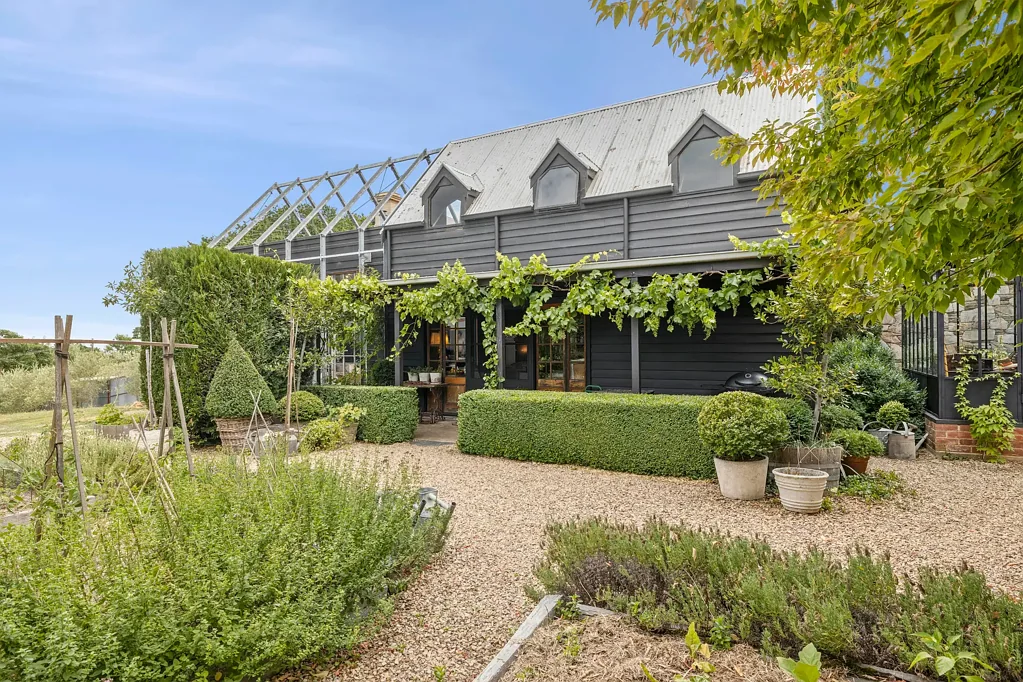 Daylesford 1Phòng ngủ A Little Italian and a Little French, La Dolce Vita/La Belle Vie! 
Cottage and Land- Two Titles