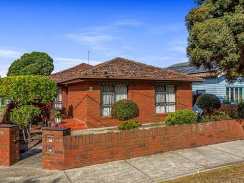 Coburg 4 Bedroom Explore your Options on a Corner Allotment!