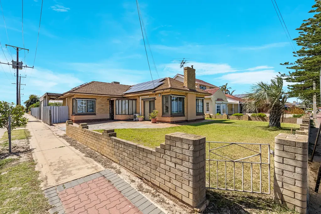 Largs North 3Zimmer Once-in-a-Generation Opportunity - Renovate or Redevelop A Prime Corner Block