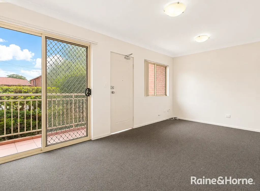 Spacious Two-Level Living in a Convenient Kingsford Location