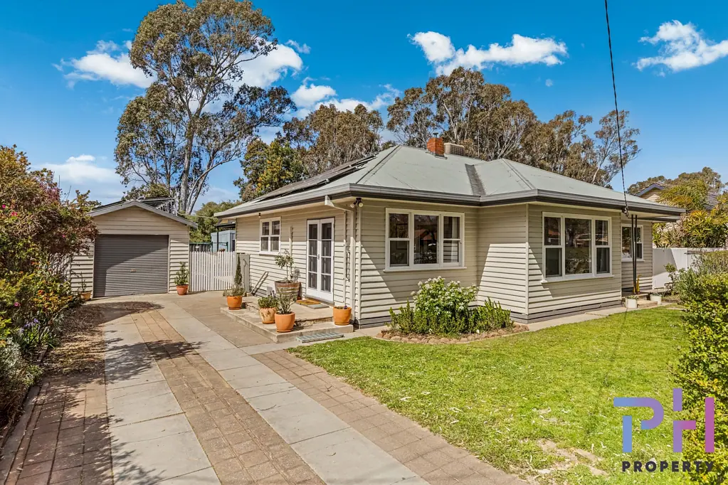 27 Crusoe Road, Kangaroo Flat, VIC 3555