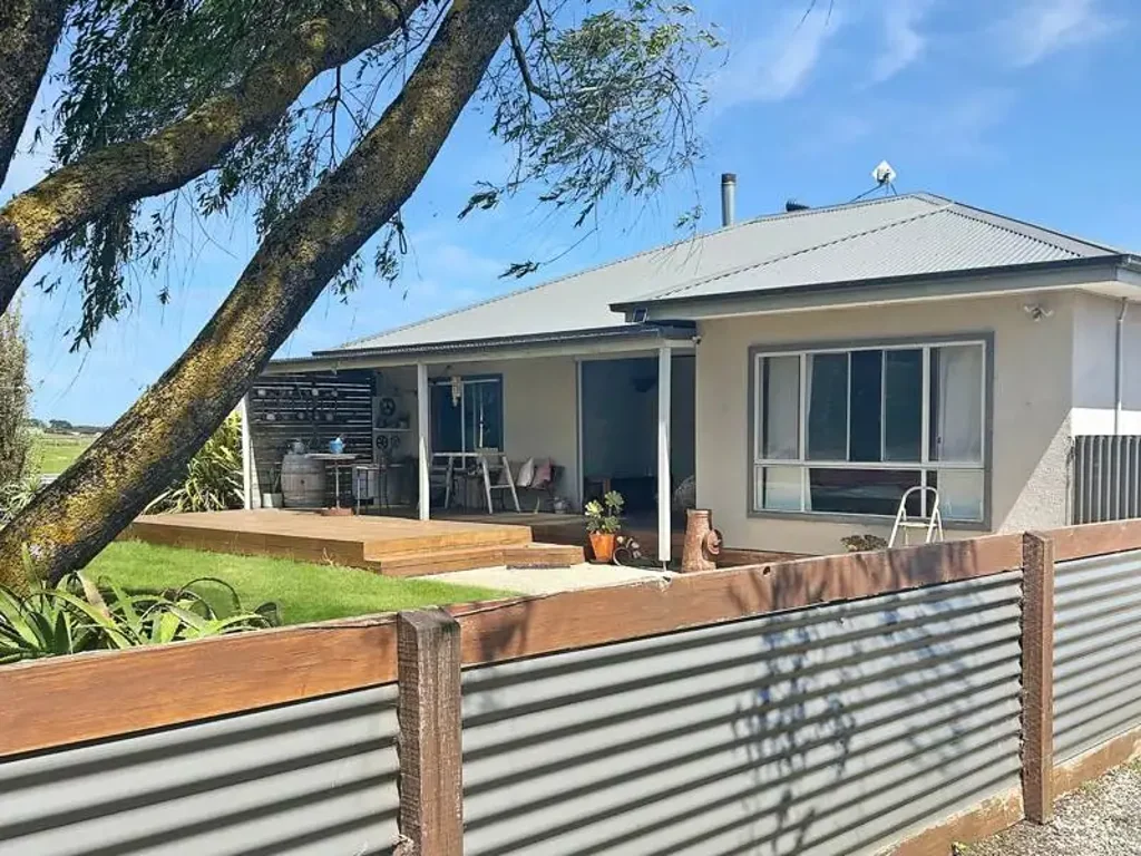 Nullawarre 4બેડરૂમ Versatile Family Living with a Scenic Rural Outlook