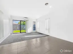 1/2 Glamis Court, Derrimut