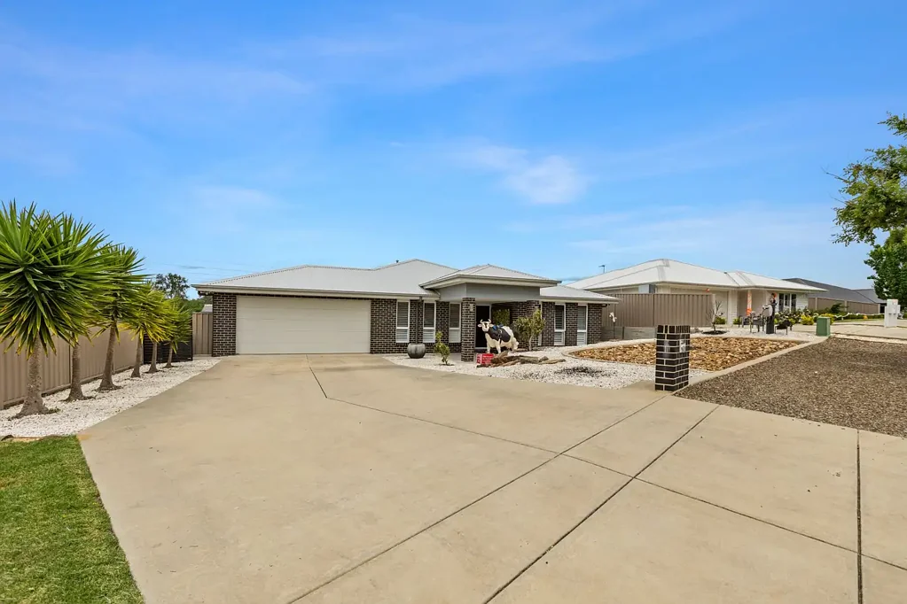 Boorooma 3房  A Property Set To Boom