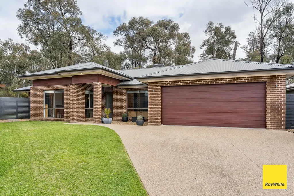 Family Home in Sought-After Strathdale