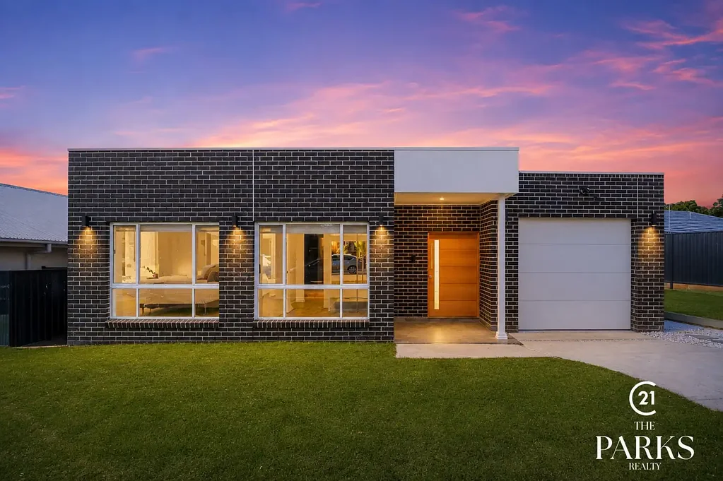 ULTRA MODERN FAMILY HOME!