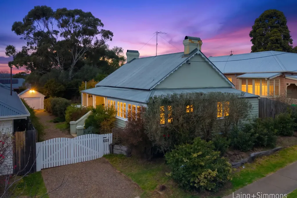 Armidale 3غرفة نوم Well-Located Home Offering Space and Value
