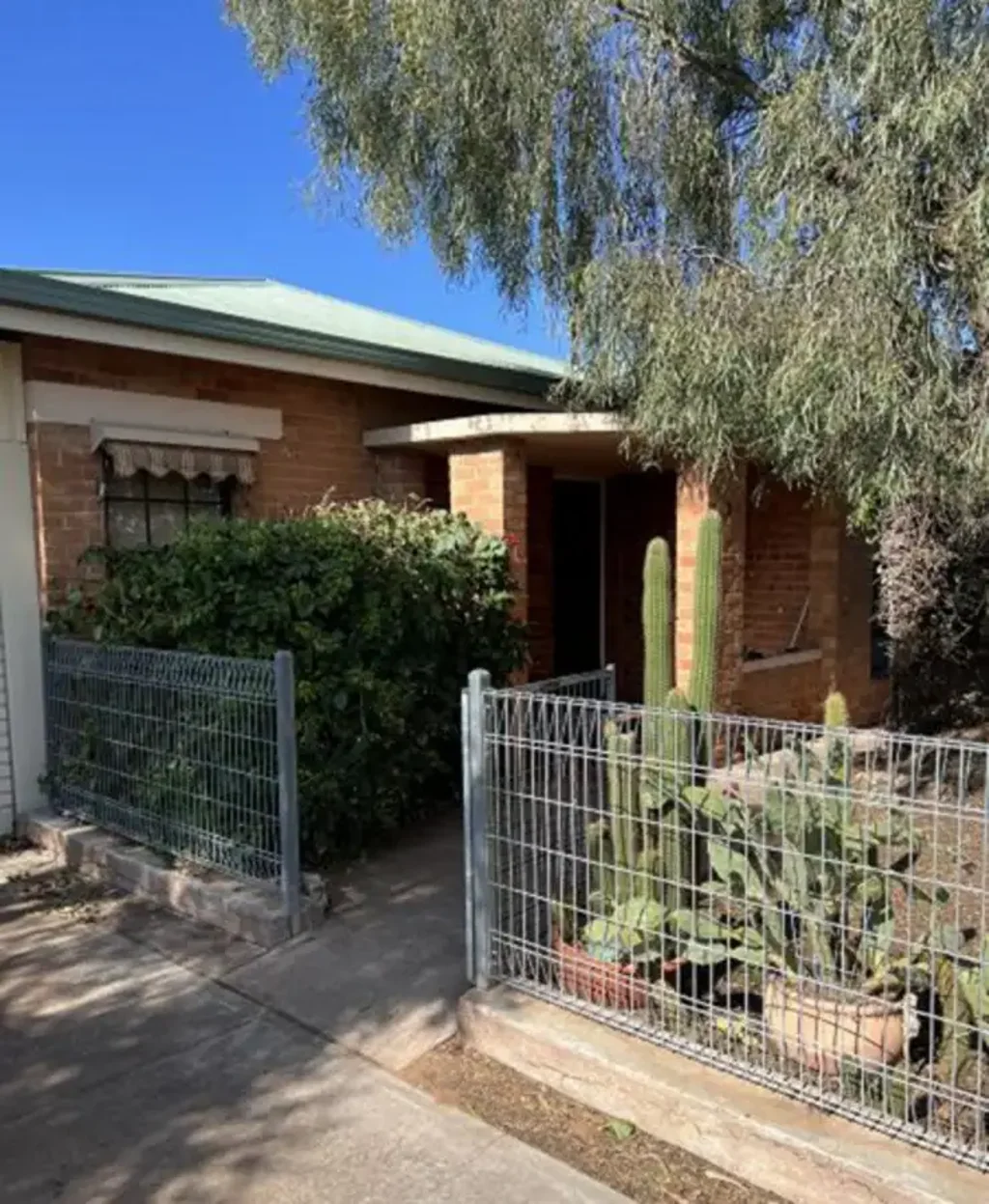 Great location within walking distance to the beach