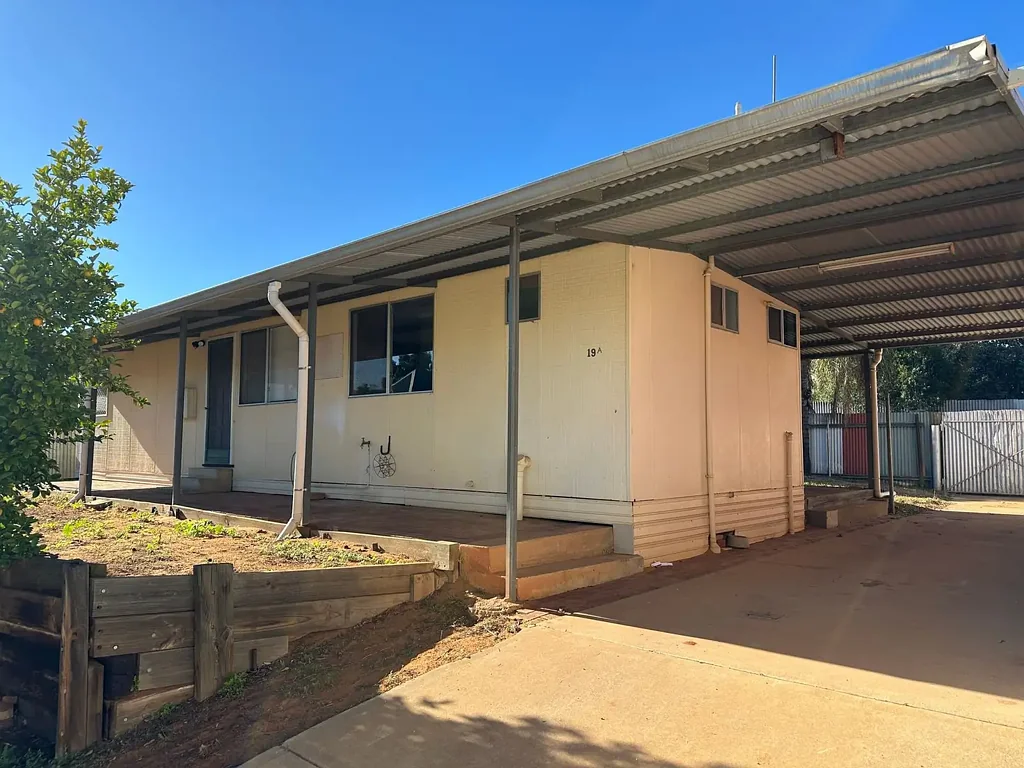 2 Bedroom Home Available NOW Close To Town!
