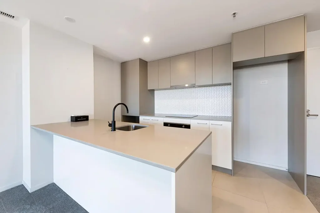 Modern 1 Bedroom Apartment In The Heart Of Greenway