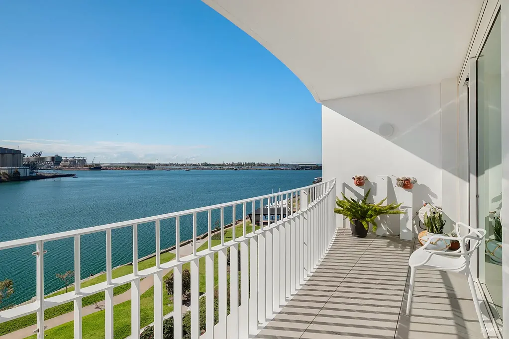 Newcastle 3બેડરૂમ Resort-Style Sub-Penthouse Apartment – Harbour Views Meet City Lifestyle
