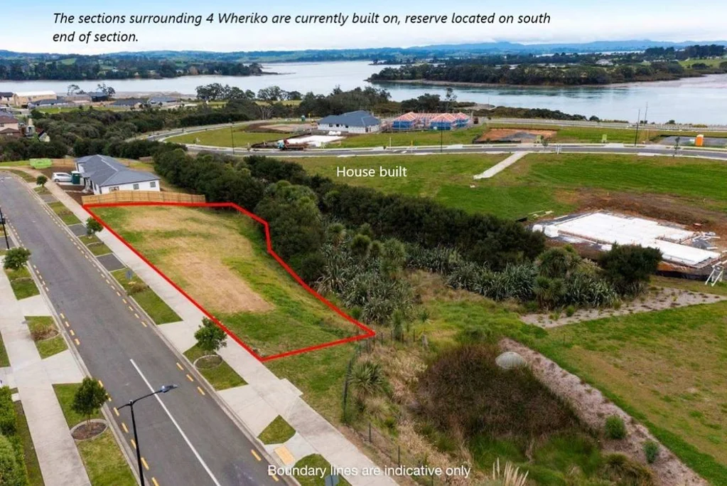 Glenbrook  Walk to the water - 869sqm Section