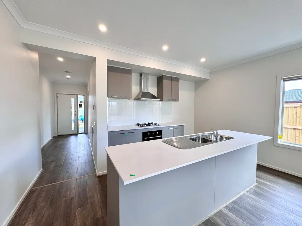 Light-Filled 4 Bedroom House in the Heart of Werribee