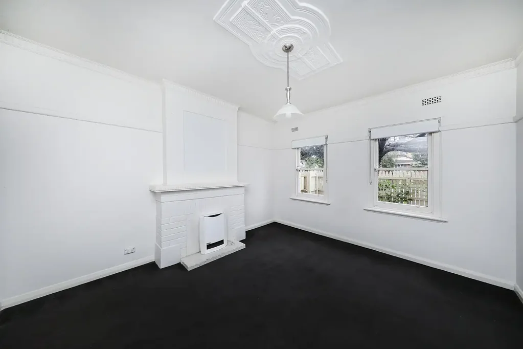 Art Deco Charm in Middle Park – Secure 2 Bed Apartment