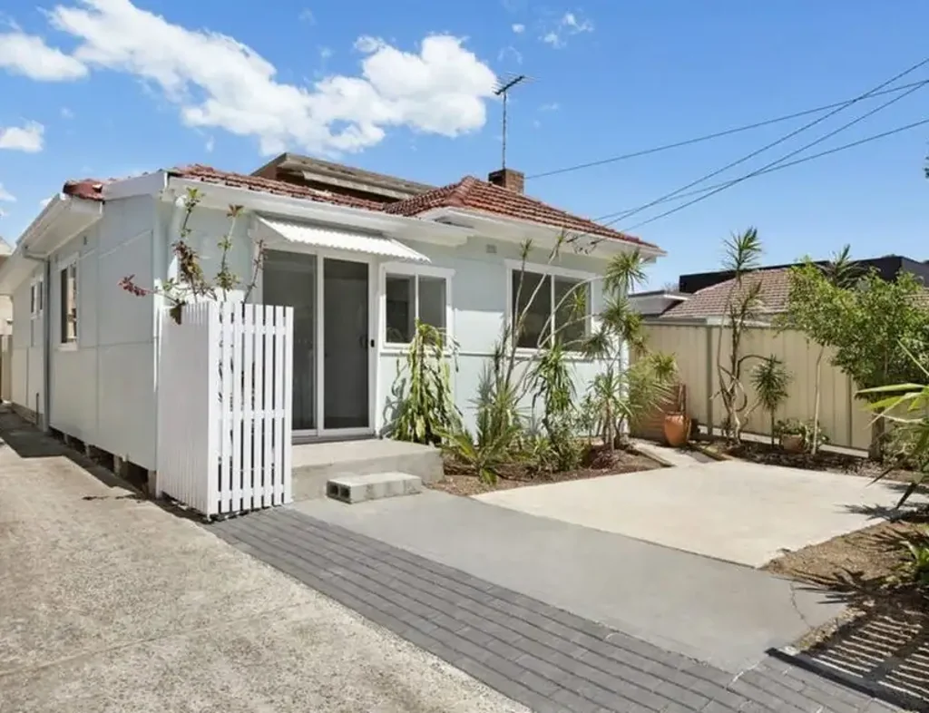 Coastal 2-Bedroom Home in Narrabeen
