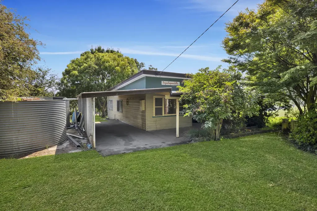 Neerim South 3ਬੈੱਡਰੂਮ Classic Weatherboard Home with Renovation Potential