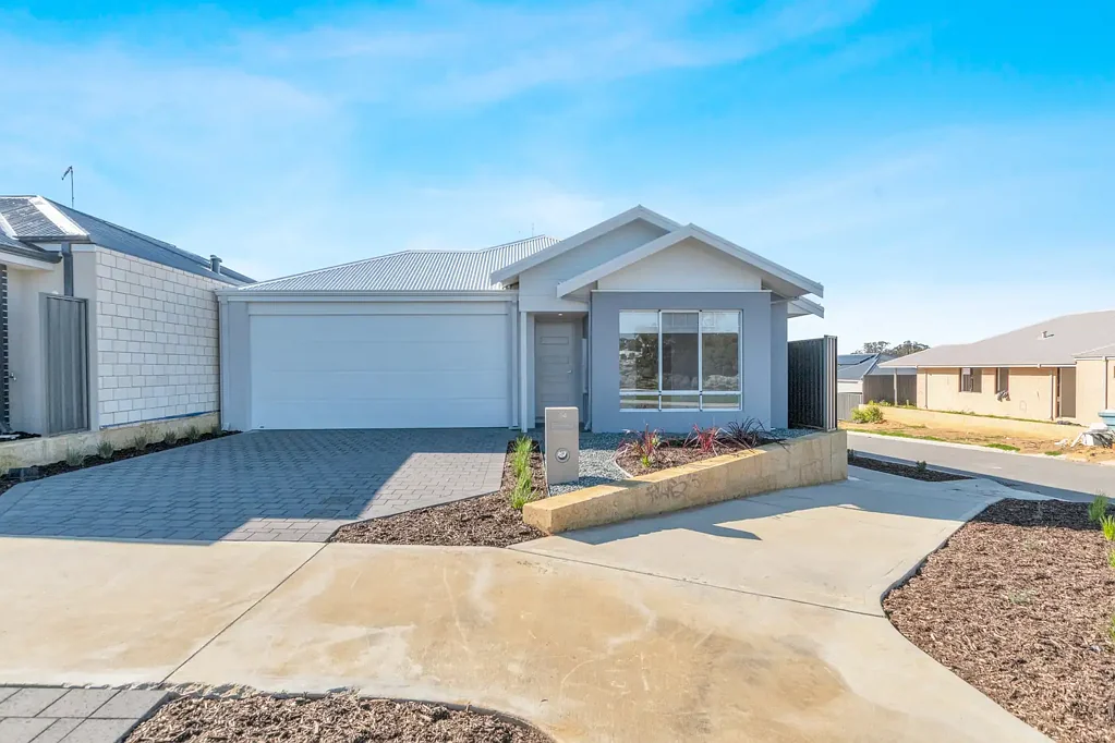 Modern Family Living on a Spacious Corner Block
