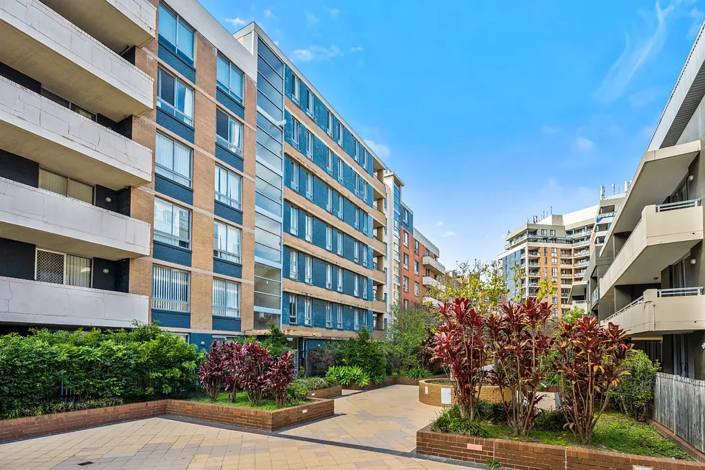 Auburn 3બેડરૂમ HUGE NORTH FACING 3 BEDROOM APARTMENT PLUS 2 CARSPACES  - 176SQM IN TOTAL - OPEN TO VIEW SATURDAY 11.45-12.15PM