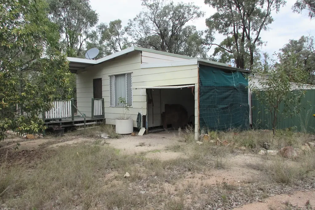 Tara 2 Bedroom Donga needing new owners and TLC