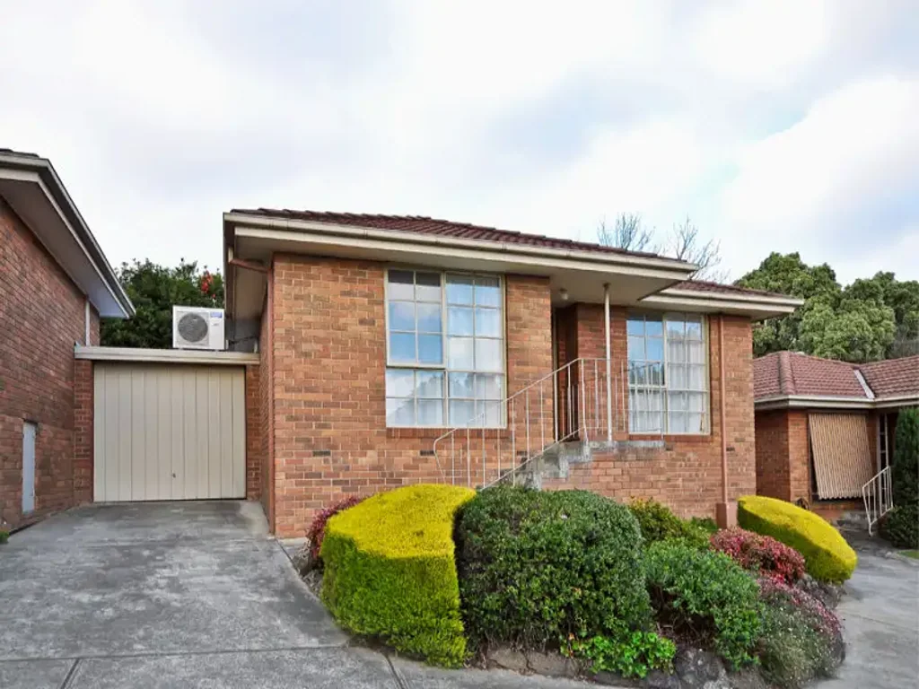 Burwood 2chambre Light-Filled Living in a Prime Burwood Pocket with Unmatched Convenience