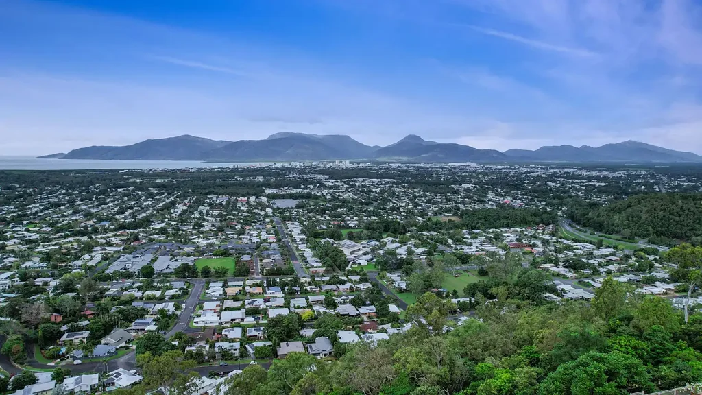 Brinsmead 5ਬੈੱਡਰੂਮ THE PINNACLE OF CAIRNS