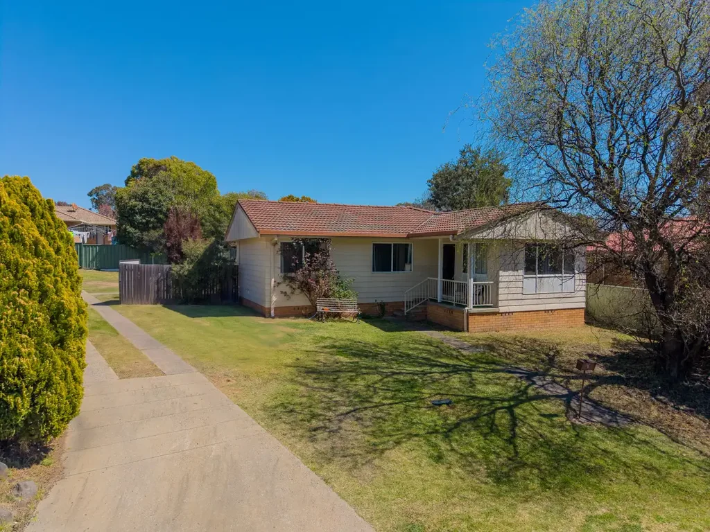 Armidale 3房  Don't Wait for Auction - Offers Considered Prior