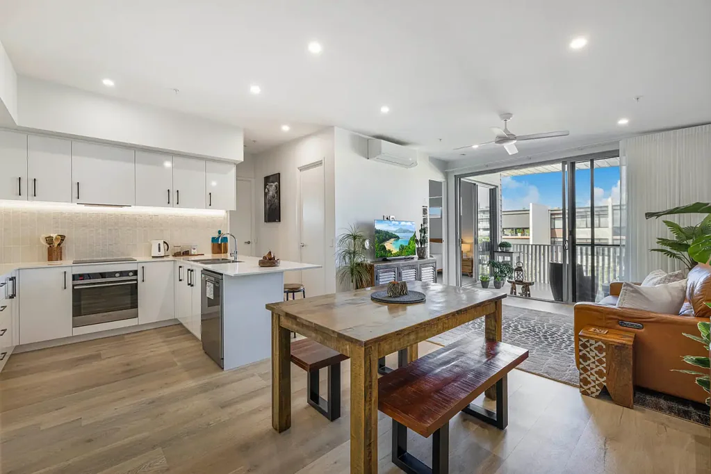 Maroochydore 3房  Elegant penthouse perfectly positioned on the north eastern corner of Mahalo