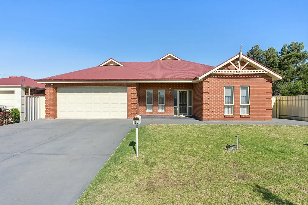 Aldinga Beach 5房  Spacious Five Bedroom Family Home on Corner Allotment