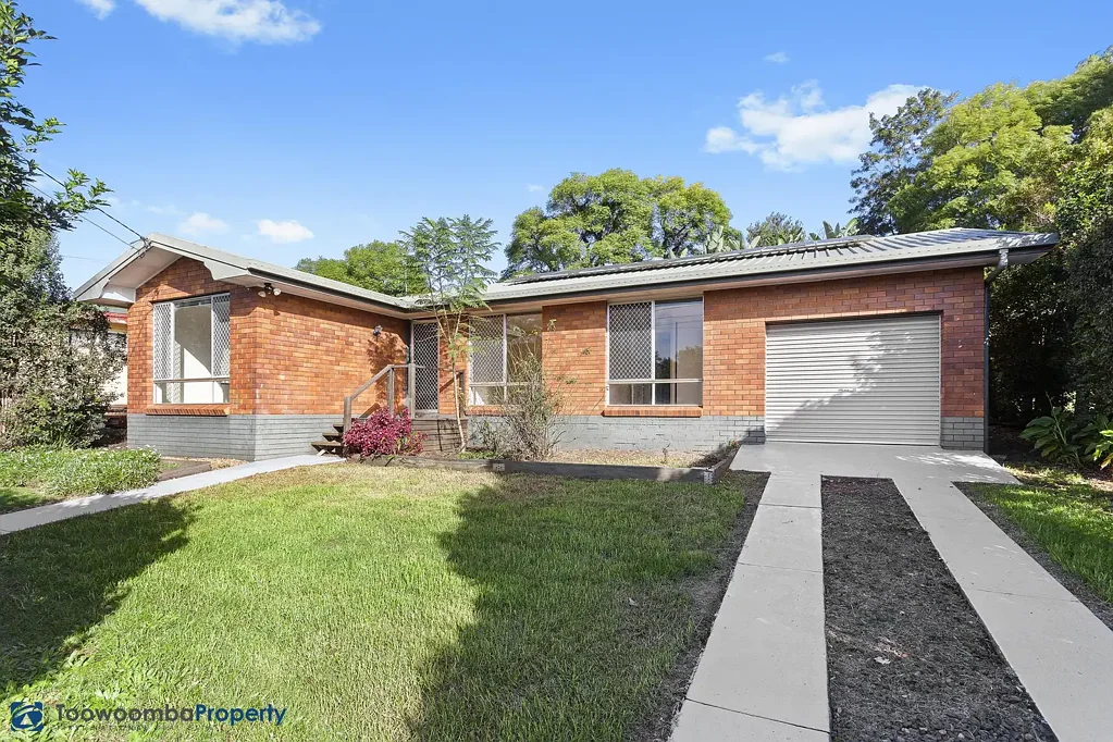 This impeccably presented, low maintenance home is sure to impress!