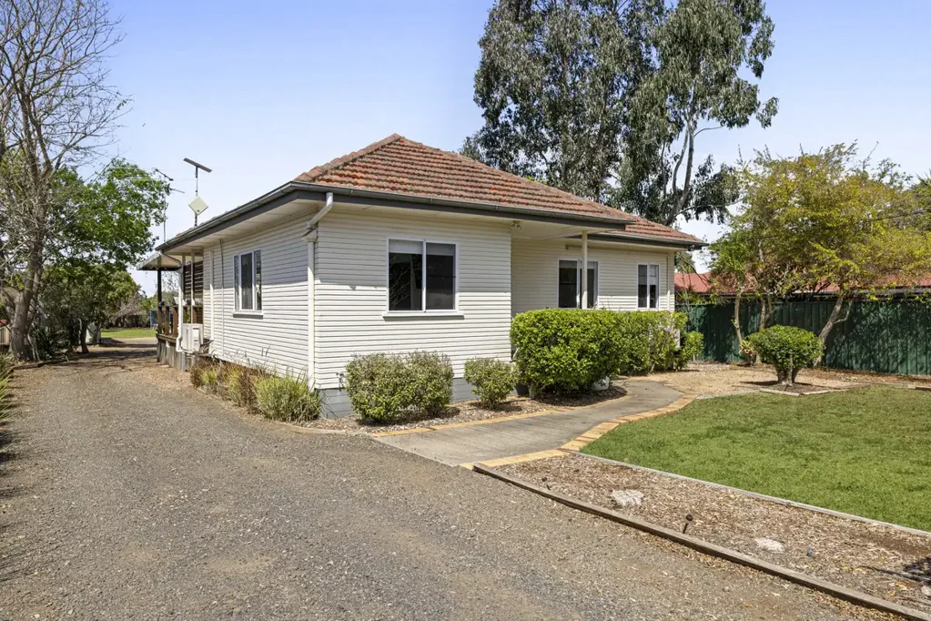12 Taylor Street, Pittsworth, QLD 4356