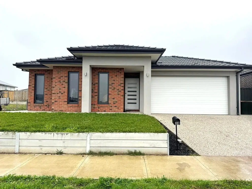 This Beautiful 4-Bedroom Family Home Offers Exceptional Convenience!!