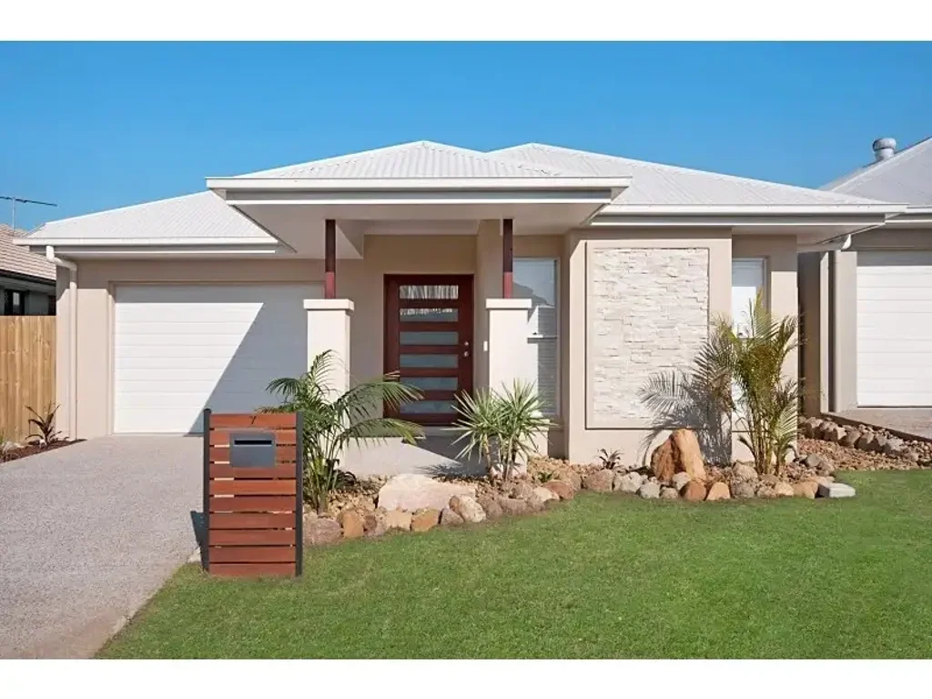 4 Bedroom Family Home in the Heart of North Lakes!