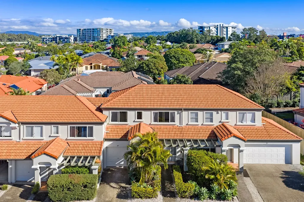 Robina 3ห้องนอน Stylish Town home in a Prime Robina Location!