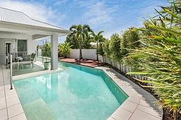 8 Bellanboe Circuit, Pelican Waters
