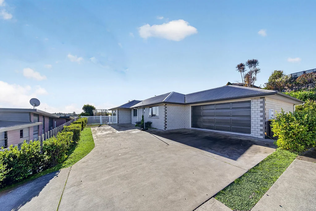 Te Awamutu 4ห้องนอน Modern Brick Gem