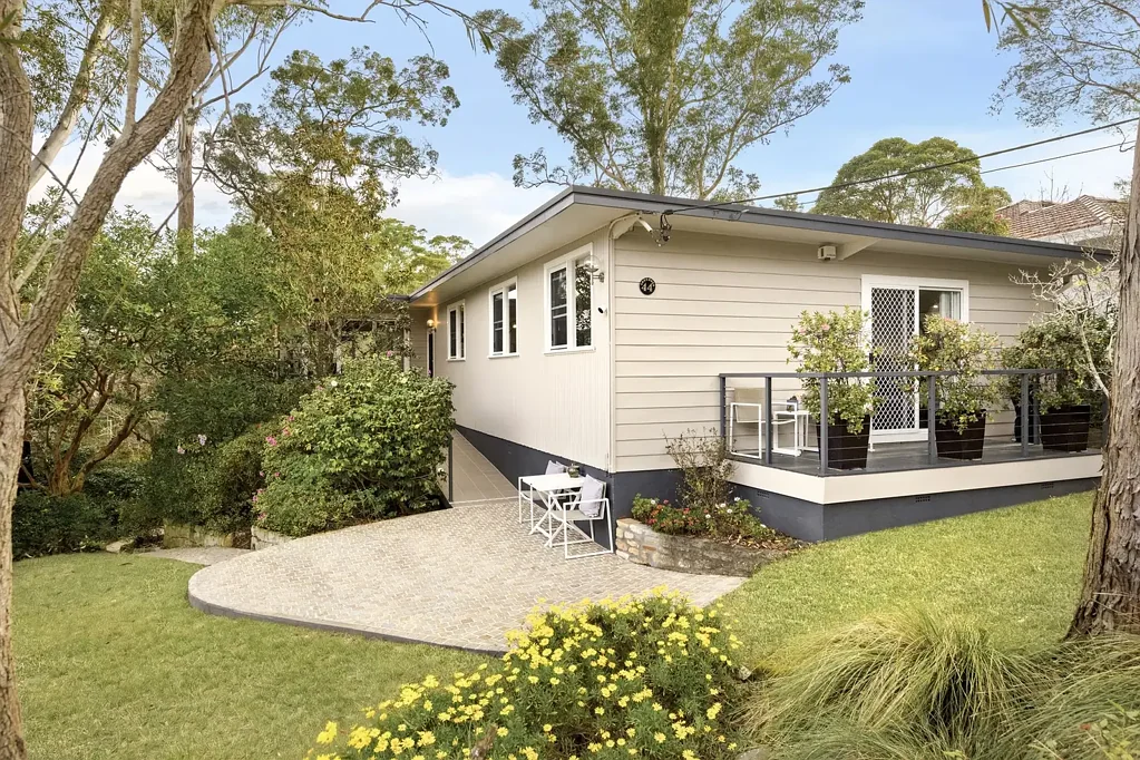 North Epping 4房 高地角地，亦称 7 Cornwall Street Nothing to spend - fully upgraded throughout