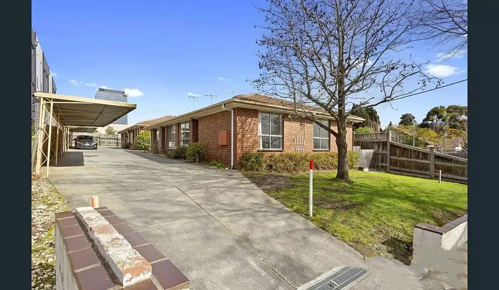 Charming 2-Bedroom Unit Next to Box Hill Gardens
