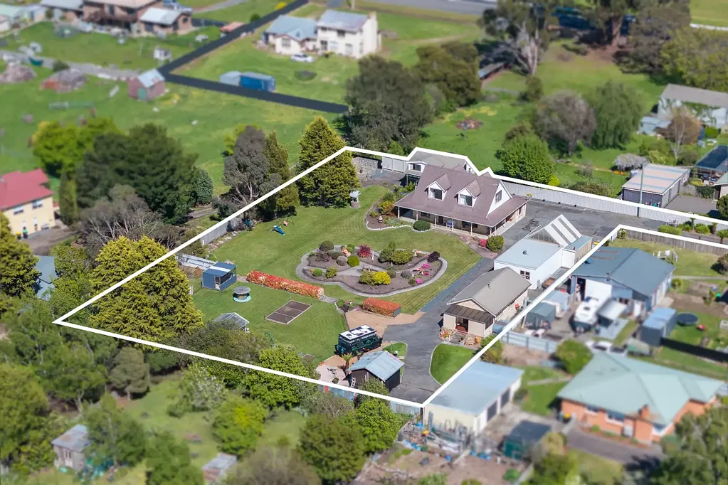 Perth 5ਬੈੱਡਰੂਮ Large family home, separate self contained unit, development opportunity on 3,607m²