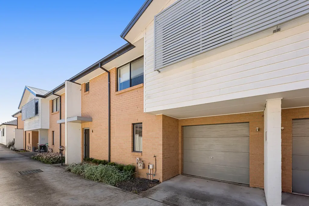 Shortland 3ห้องนอน Modern Townhouse. Unbeatable Location.