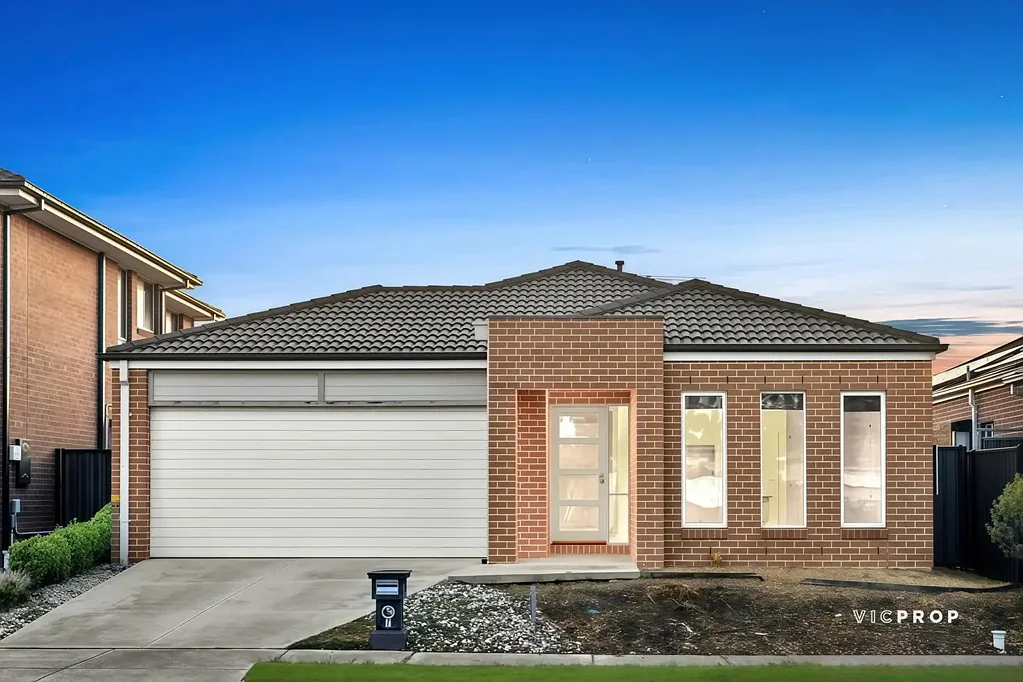 Spacious Family Home within Walking Distance to Featherbrook P–9 College