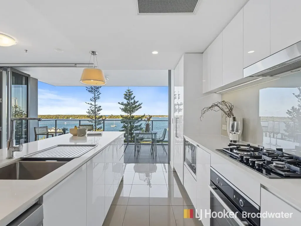 Labrador 2 Bedroom FOREVER MESMERISING VIEWS MAKES PERFECT DOWNSIZER HOME